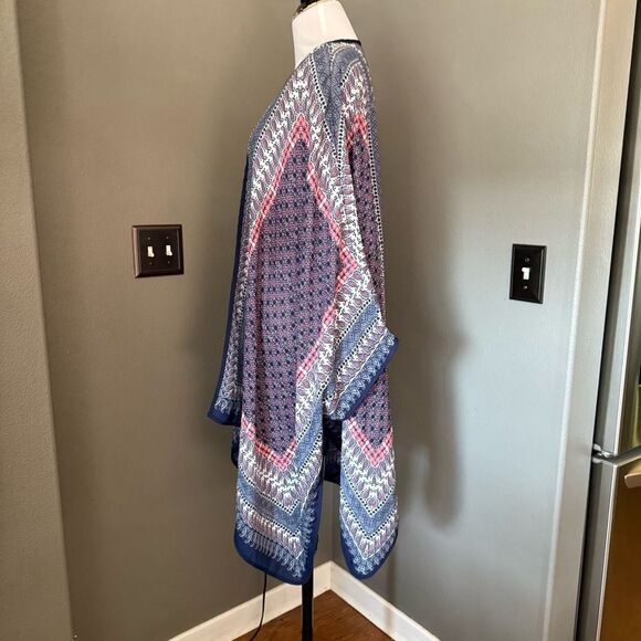 Japna Paisley Kimono in Blue and White - Picture 7 of 8